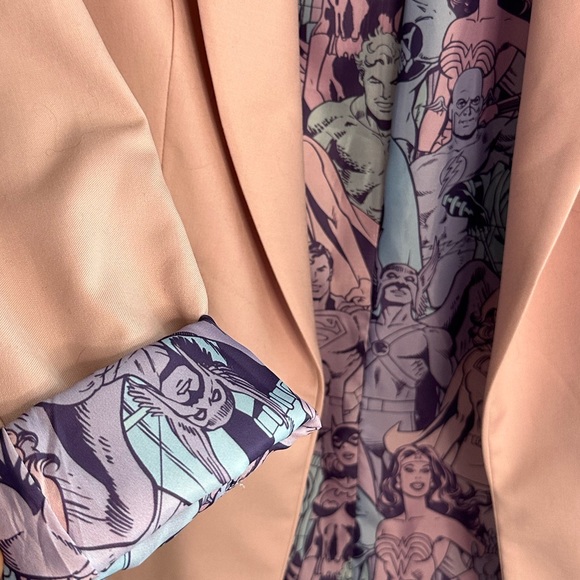 Light pink blazer with superhero lining // women’s size 4 - Picture 2 of 2